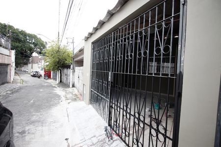 Casa à venda com 180m², 2 quartos e 1 vaga Casa à venda com 180m², 2 quartos e 1 vagaFachada