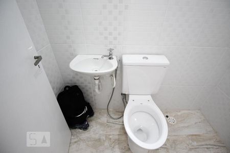 Casa à venda com 180m², 2 quartos e 1 vaga Casa à venda com 180m², 2 quartos e 1 vagaBanheiro