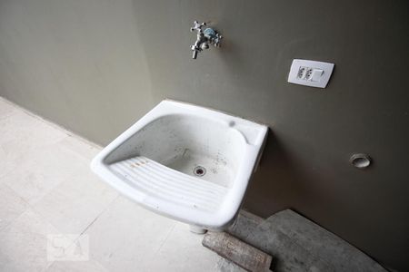 Casa à venda com 180m², 2 quartos e 1 vaga Casa à venda com 180m², 2 quartos e 1 vagaQuintal - Lavanderia