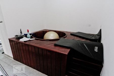 Apartamento à venda com 180m², 3 quartos e 4 vagas Apartamento à venda com 180m², 3 quartos e 4 vagasÁrea comum - Academia