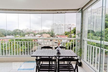 Apartamento à venda com 180m², 3 quartos e 4 vagas Apartamento à venda com 180m², 3 quartos e 4 vagasVaranda gourmet