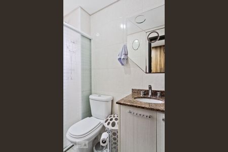 Apartamento à venda com 180m², 3 quartos e 4 vagas Apartamento à venda com 180m², 3 quartos e 4 vagasBanheiro da Suíte 1