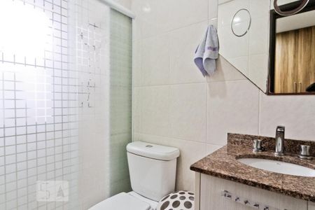 Apartamento à venda com 180m², 3 quartos e 4 vagas Apartamento à venda com 180m², 3 quartos e 4 vagasBanheiro da Suíte 1