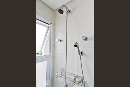 Apartamento à venda com 180m², 3 quartos e 4 vagas Apartamento à venda com 180m², 3 quartos e 4 vagasBanheiro da Suíte 1