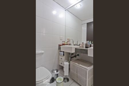 Apartamento à venda com 180m², 3 quartos e 4 vagas Apartamento à venda com 180m², 3 quartos e 4 vagasBanheiro da Suíte 2