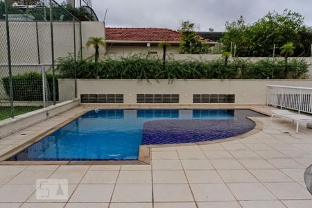 Apartamento à venda com 180m², 3 quartos e 4 vagas Apartamento à venda com 180m², 3 quartos e 4 vagasÁrea comum - Piscina