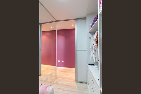 Casa à venda com 500m², 5 quartos e 8 vagasCloset quarto 1 suíte