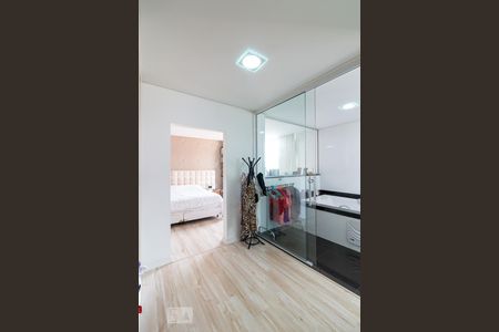 Casa à venda com 500m², 5 quartos e 8 vagasCloset quarto 4 suíte