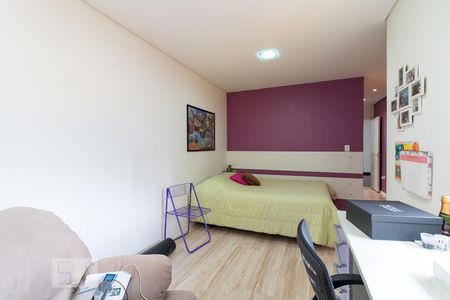 Casa à venda com 500m², 5 quartos e 8 vagasQuarto 1 suíte