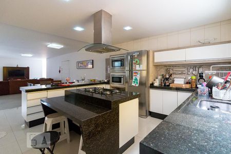 Casa à venda com 500m², 5 quartos e 8 vagasCozinha