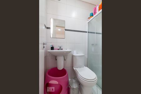 Casa à venda com 500m², 5 quartos e 8 vagasBanheiro quarto 3 suíte