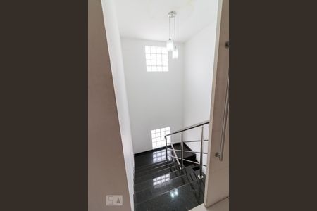 Casa à venda com 500m², 5 quartos e 8 vagasEscadas