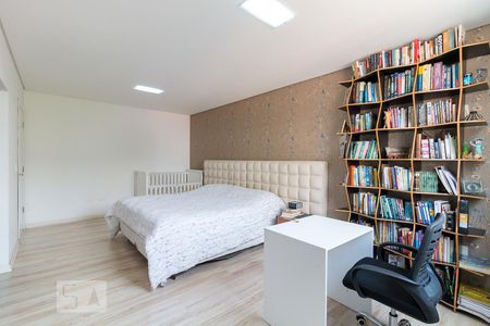 Casa à venda com 500m², 5 quartos e 8 vagasQuarto 4 suíte