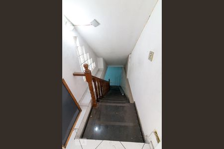 Casa à venda com 500m², 5 quartos e 8 vagasEscadas para subsolo