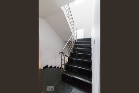 Casa à venda com 500m², 5 quartos e 8 vagasEscadas