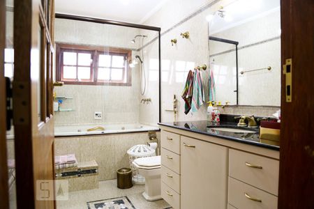 Casa à venda com 280m², 3 quartos e 2 vagasBanheiro da Suíte 1