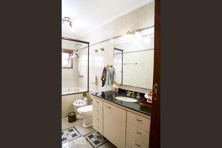 Casa à venda com 280m², 3 quartos e 2 vagasBanheiro da Suíte 1