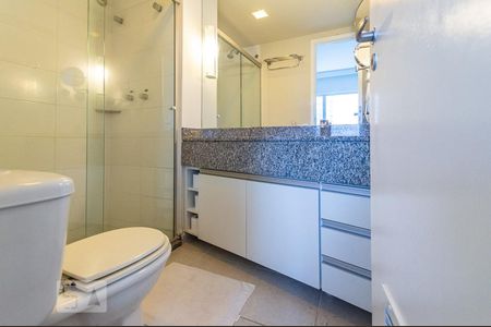 Banheiro de kitnet/studio para alugar com 1 quarto, 30m² em Liberdade, São Paulo