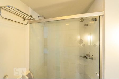 Banheiro de kitnet/studio para alugar com 1 quarto, 30m² em Liberdade, São Paulo