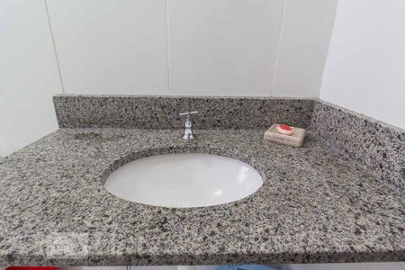 Banheiro de apartamento para alugar com 2 quartos, 60m² em Castelo, Belo Horizonte