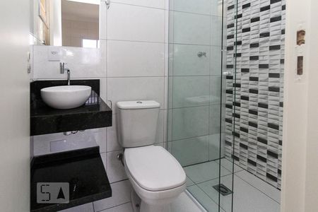 Banheiro de apartamento para alugar com 2 quartos, 42m² em Quarta Parada, São Paulo