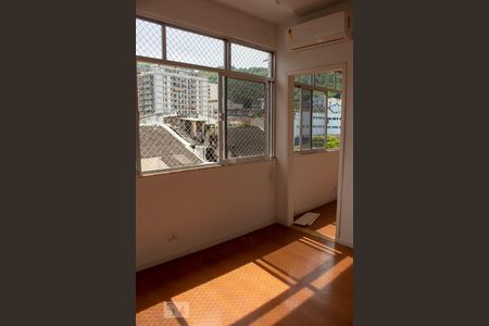 Quarto 1  de apartamento para alugar com 2 quartos, 64m² em Grajau, Rio de Janeiro