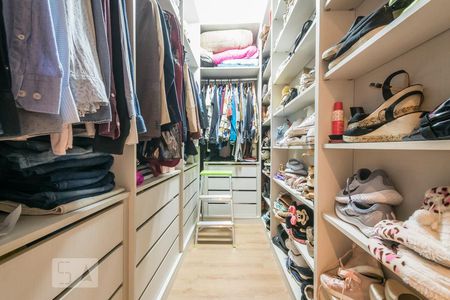 Casa para alugar com 230m², 3 quartos e 2 vagas Casa para alugar com 230m², 3 quartos e 2 vagasCloset