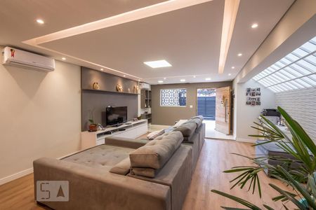 Casa para alugar com 230m², 3 quartos e 2 vagas Casa para alugar com 230m², 3 quartos e 2 vagasSala