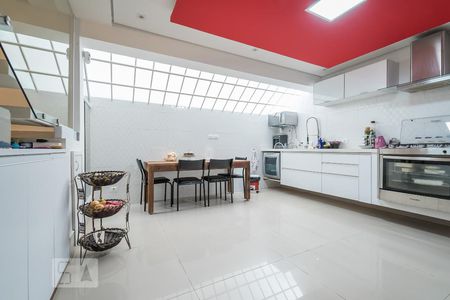 Cozinha  de casa para alugar com 3 quartos, 230m² em Vila Cordeiro, São Paulo