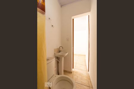 Banheiro de kitnet/studio para alugar com 1 quarto, 20m² em Butantã, São Paulo