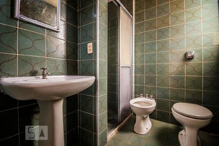 Banheiro de apartamento à venda com 1 quarto, 52m² em Vila Itapura, Campinas