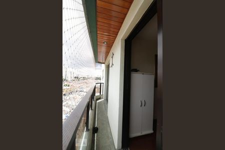 Apartamento à venda com 110m², 3 quartos e 2 vagasSacada dormitório 3 e sala