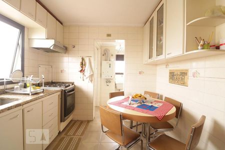 Apartamento à venda com 110m², 3 quartos e 2 vagasCozinha