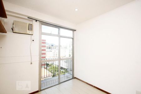 Quarto 1 de apartamento para alugar com 2 quartos, 78m² em Botafogo, Rio de Janeiro