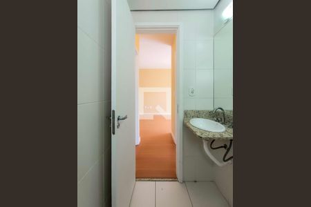Apartamento para alugar com 62m², 2 quartos e 2 vagas Apartamento para alugar com 62m², 2 quartos e 2 vagasBanheiro