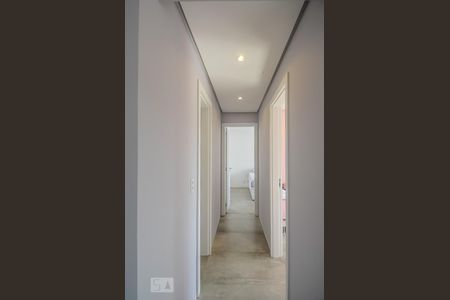 Circulação de apartamento para alugar com 2 quartos, 60m² em Medianeira, Porto Alegre