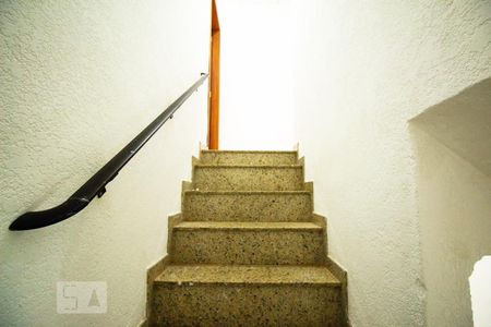 Escada de casa à venda com 2 quartos, 110m² em Vila Firmiano Pinto, São Paulo