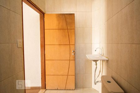 Casa à venda com 110m², 2 quartos e sem vaga Casa à venda com 110m², 2 quartos e sem vagaBanheiro da suíte 2