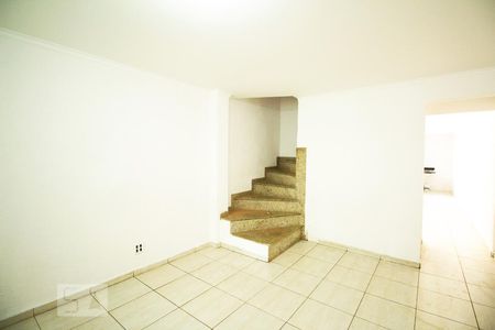 Sala de casa à venda com 2 quartos, 110m² em Vila Firmiano Pinto, São Paulo