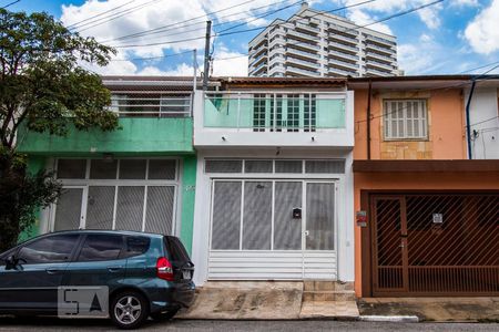 Casa à venda com 110m², 2 quartos e sem vaga Casa à venda com 110m², 2 quartos e sem vagaFachada