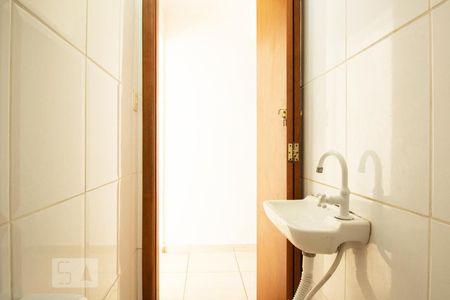 Lavabo de casa à venda com 2 quartos, 110m² em Vila Firmiano Pinto, São Paulo