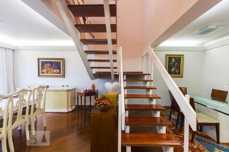 Apartamento à venda com 514m², 3 quartos e 5 vagasEscada para cobertura
