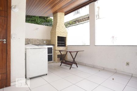 Apartamento à venda com 93m², 2 quartos e 1 vagaChurrasqueira