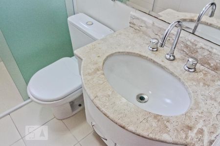 Apartamento à venda com 62m², 2 quartos e 2 vagas Apartamento à venda com 62m², 2 quartos e 2 vagasBanheiro da Suíte 1