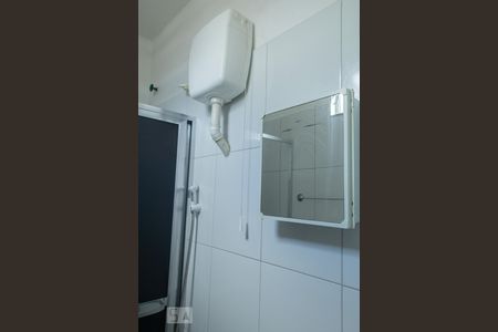 Banheiro de kitnet/studio para alugar com 1 quarto, 15m² em Vila Isabel, Rio de Janeiro