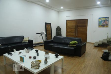 Sala de casa para alugar com 2 quartos, 280m² em Jardim Hercilia, São Paulo