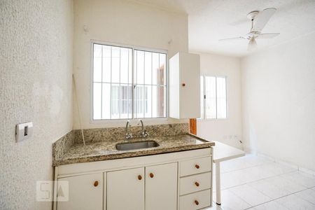 Cozinha de casa de condomínio para alugar com 1 quarto, 30m² em Quarta Parada, São Paulo