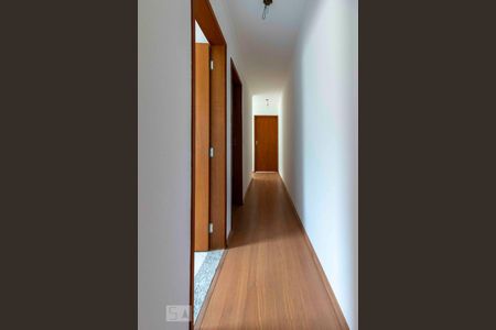 Casa à venda com 170m², 3 quartos e 3 vagasCorredor