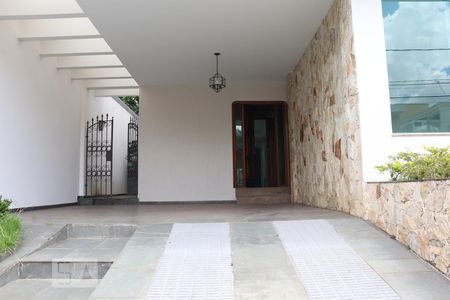 Casa à venda com 298m², 4 quartos e 2 vagasGaragem