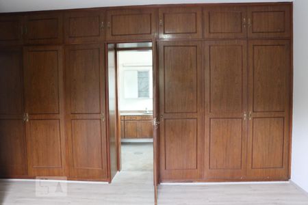 Casa à venda com 298m², 4 quartos e 2 vagasQuarto 4